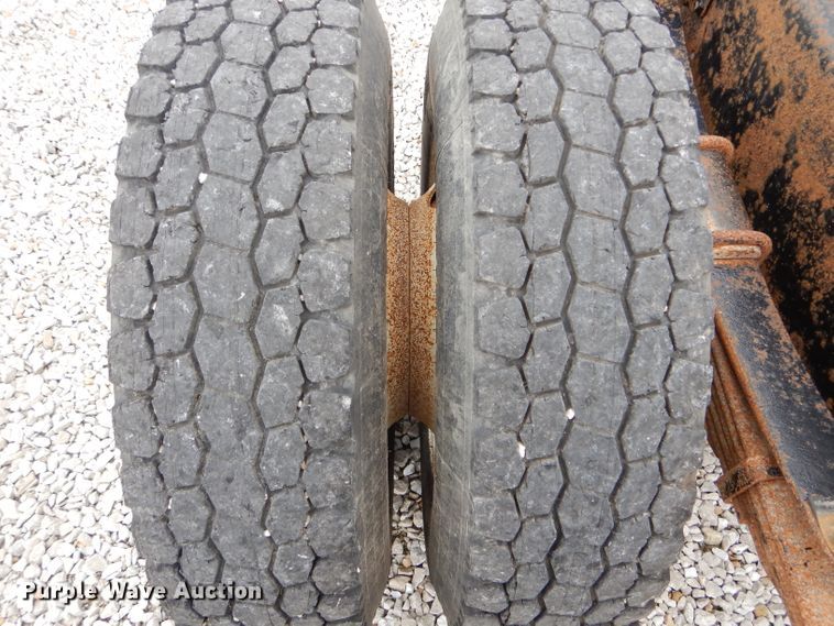 image for item GO9666 2003 Freightliner FL70  truck cab and chassis