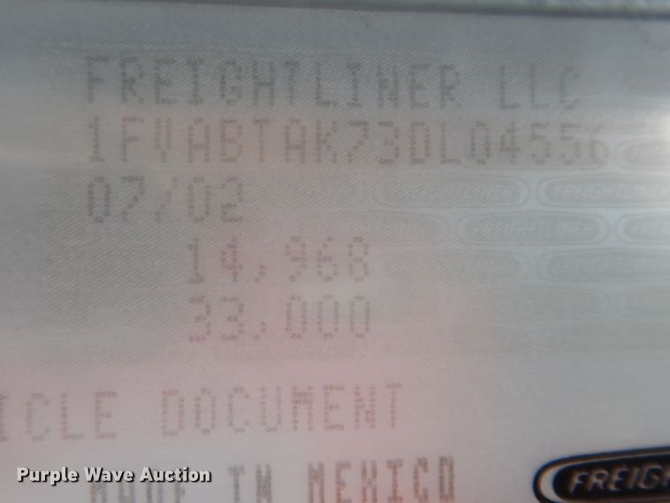 image for item GO9666 2003 Freightliner FL70  truck cab and chassis