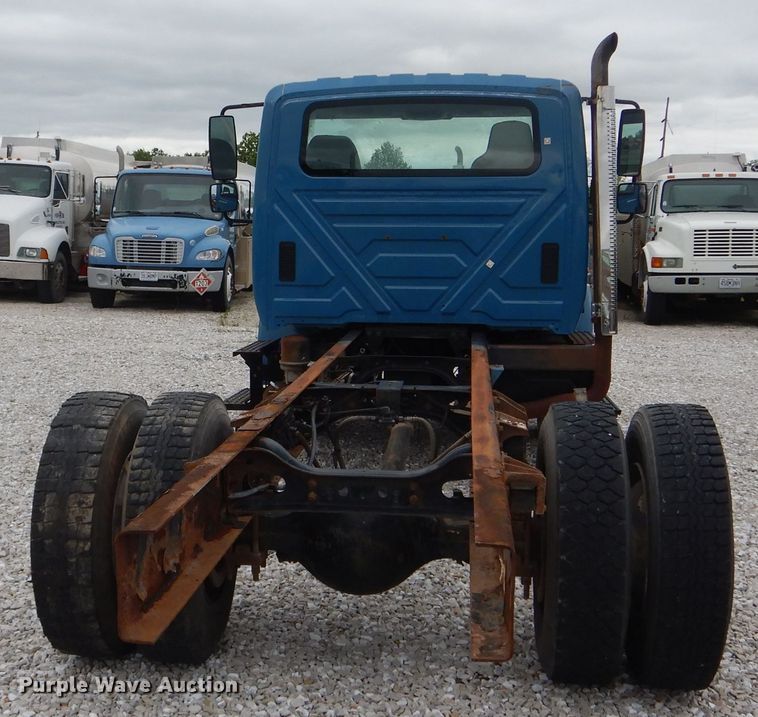 image for item GO9667 2002 International 4300  truck cab and chassis