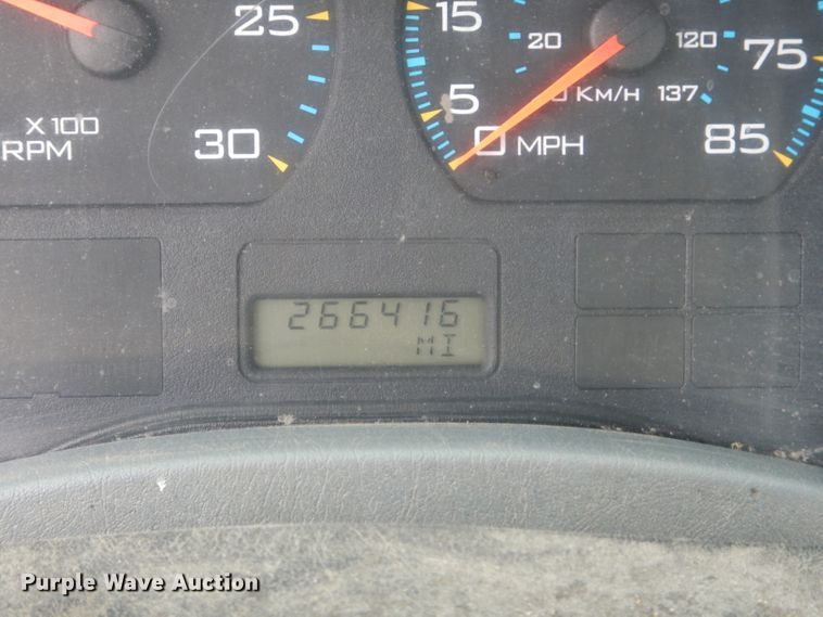 image for item GO9667 2002 International 4300  truck cab and chassis