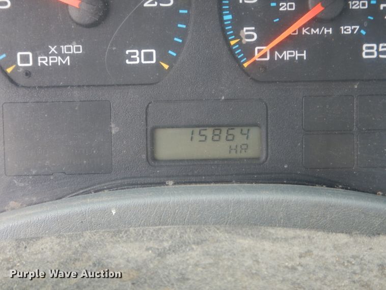 image for item GO9667 2002 International 4300  truck cab and chassis