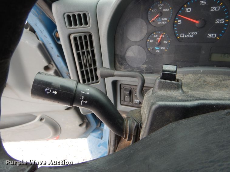 image for item GO9667 2002 International 4300  truck cab and chassis