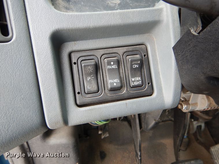 image for item GO9667 2002 International 4300  truck cab and chassis