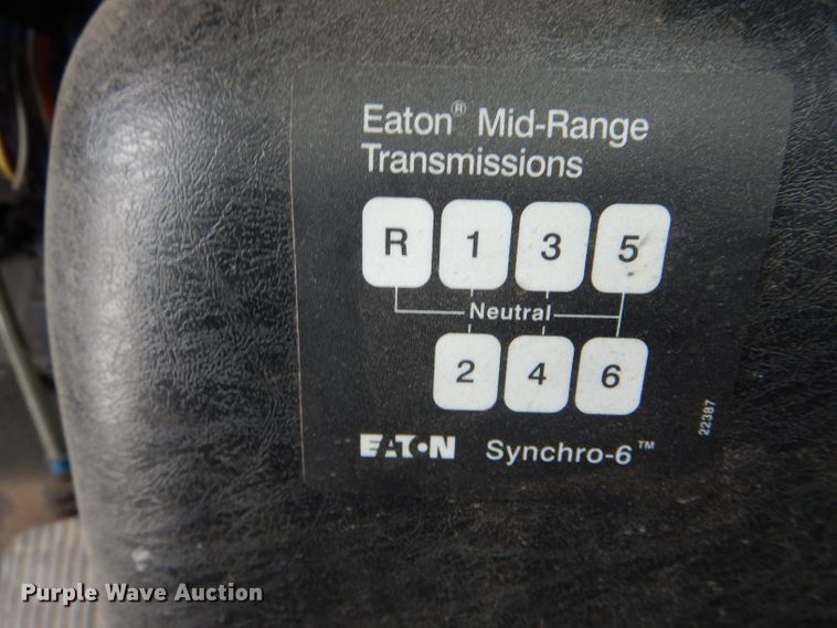 image for item GO9667 2002 International 4300  truck cab and chassis