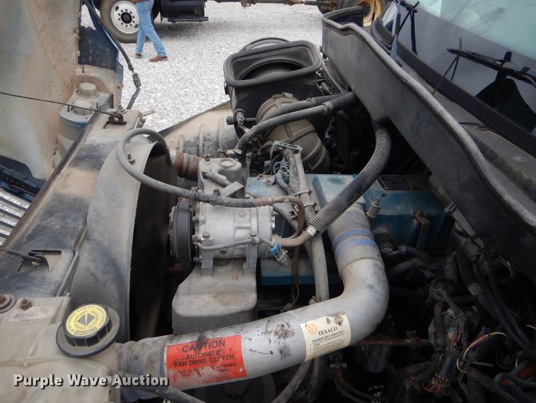 image for item GO9667 2002 International 4300  truck cab and chassis