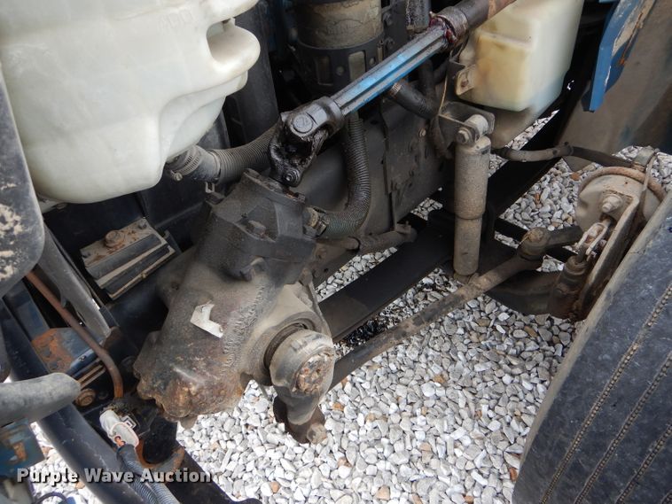 image for item GO9667 2002 International 4300  truck cab and chassis