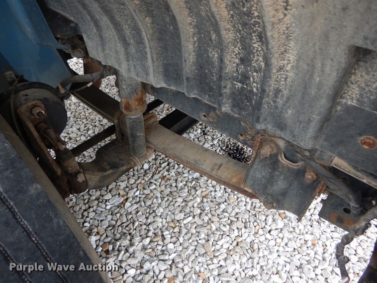 image for item GO9667 2002 International 4300  truck cab and chassis