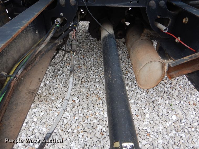 image for item GO9667 2002 International 4300  truck cab and chassis