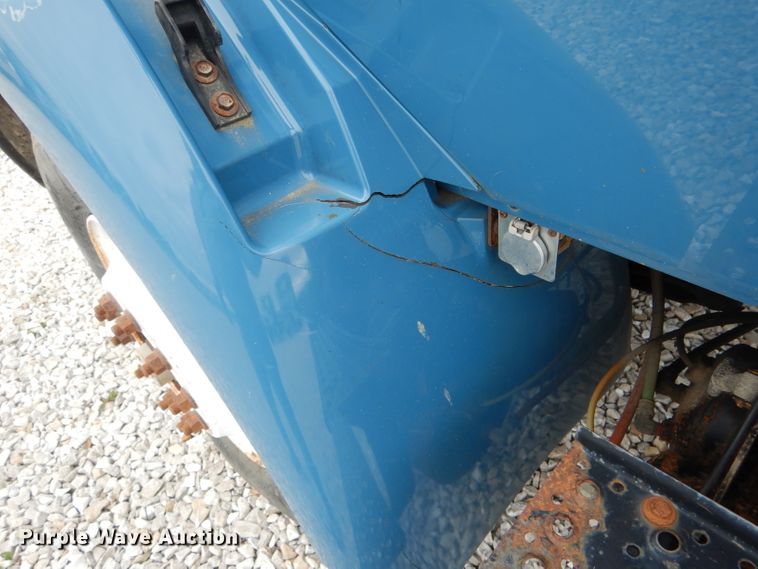 image for item GO9667 2002 International 4300  truck cab and chassis