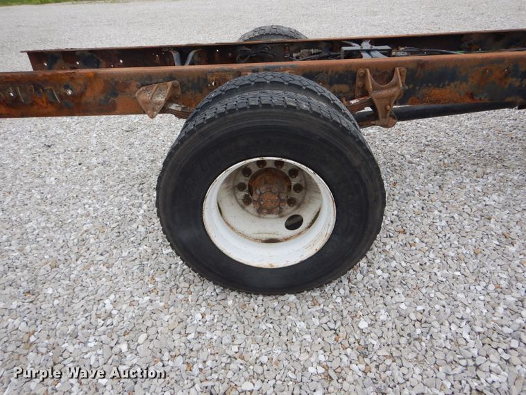 image for item GO9667 2002 International 4300  truck cab and chassis