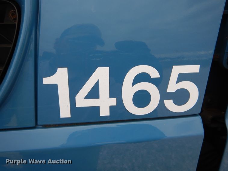 image for item GO9667 2002 International 4300  truck cab and chassis