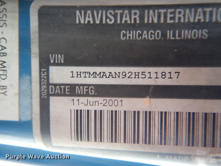 image for item GO9667 2002 International 4300  truck cab and chassis