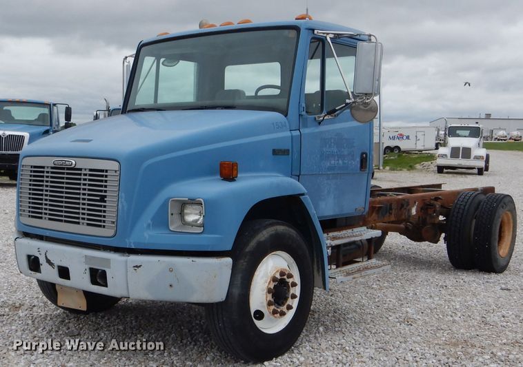 image for item GO9668 2003 Freightliner FL70  truck cab and chassis