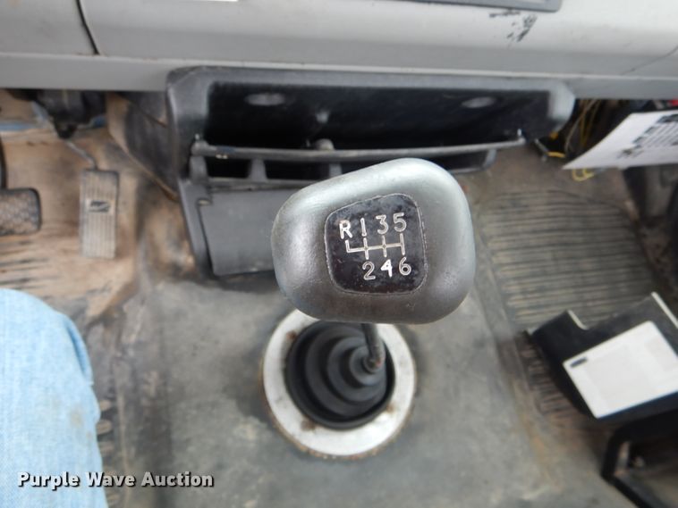 image for item GO9668 2003 Freightliner FL70  truck cab and chassis