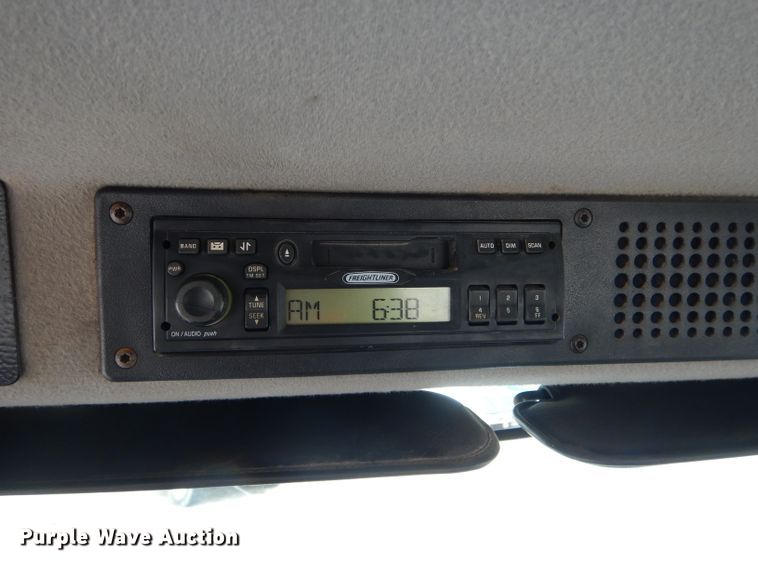 image for item GO9668 2003 Freightliner FL70  truck cab and chassis