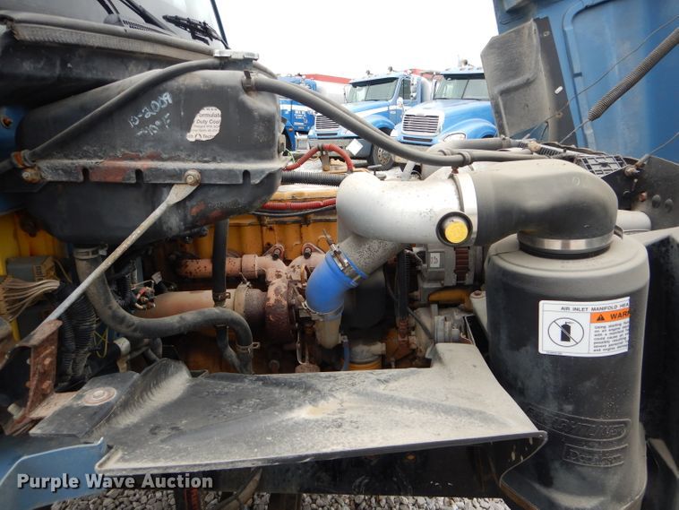 image for item GO9668 2003 Freightliner FL70  truck cab and chassis