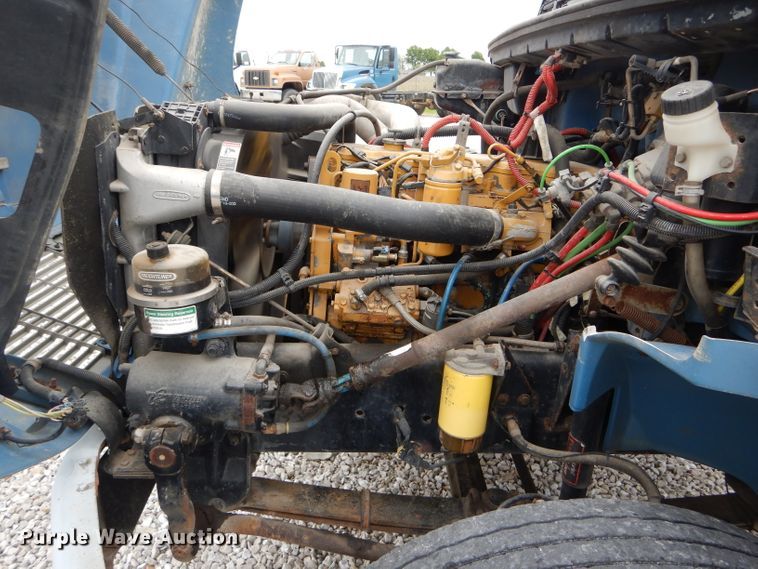 image for item GO9668 2003 Freightliner FL70  truck cab and chassis