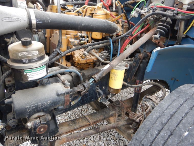 image for item GO9668 2003 Freightliner FL70  truck cab and chassis