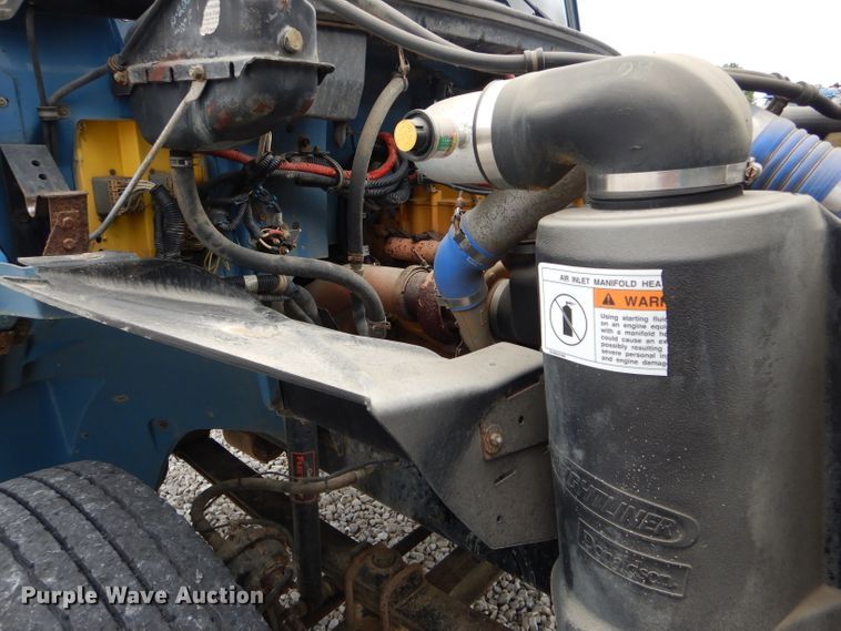 image for item GO9668 2003 Freightliner FL70  truck cab and chassis