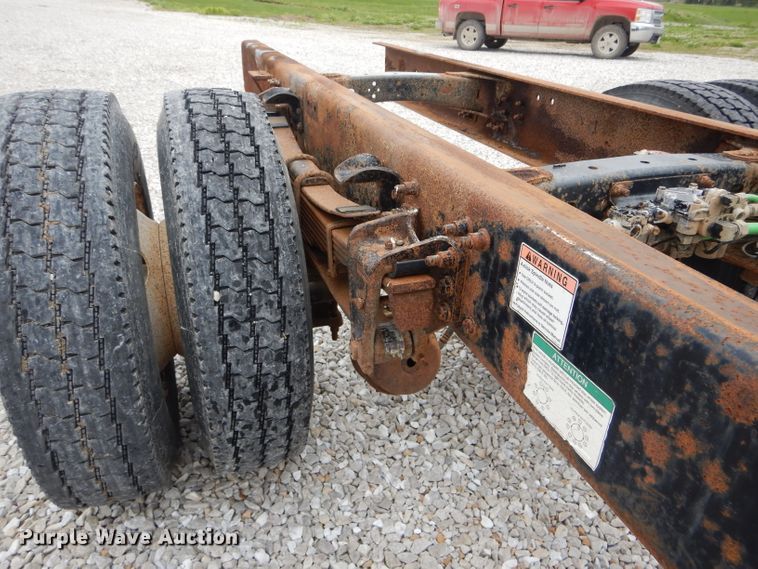 image for item GO9668 2003 Freightliner FL70  truck cab and chassis