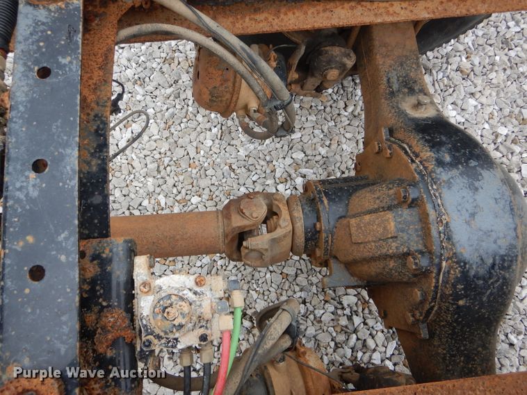 image for item GO9668 2003 Freightliner FL70  truck cab and chassis