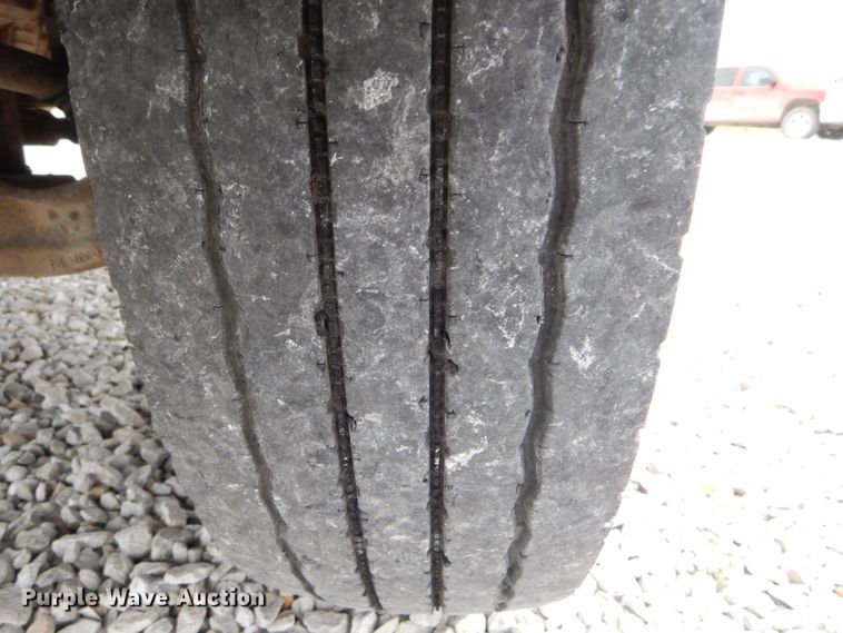 image for item GO9668 2003 Freightliner FL70  truck cab and chassis