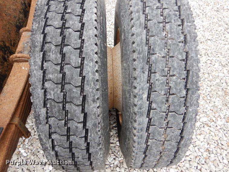 image for item GO9668 2003 Freightliner FL70  truck cab and chassis