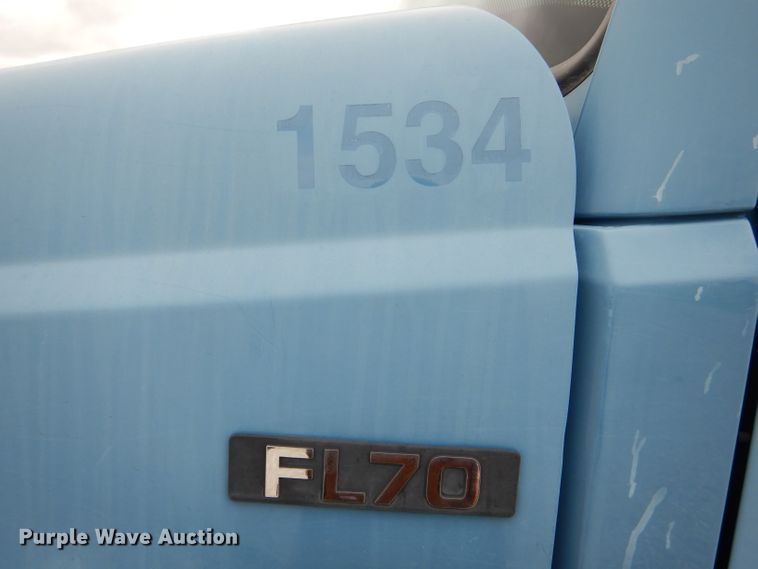 image for item GO9668 2003 Freightliner FL70  truck cab and chassis