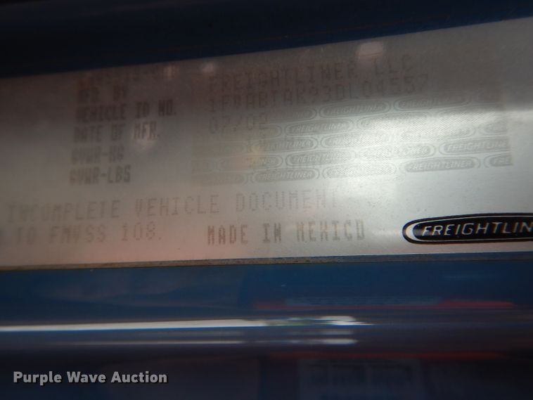 image for item GO9668 2003 Freightliner FL70  truck cab and chassis