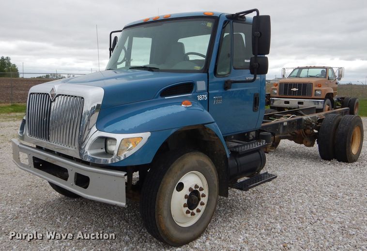 image for item GO9669 2007 International 7300  truck cab and chassis