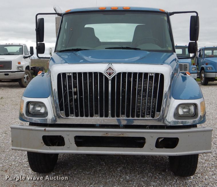 image for item GO9669 2007 International 7300  truck cab and chassis