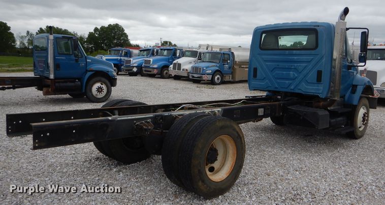 image for item GO9669 2007 International 7300  truck cab and chassis