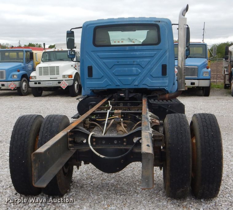 image for item GO9669 2007 International 7300  truck cab and chassis