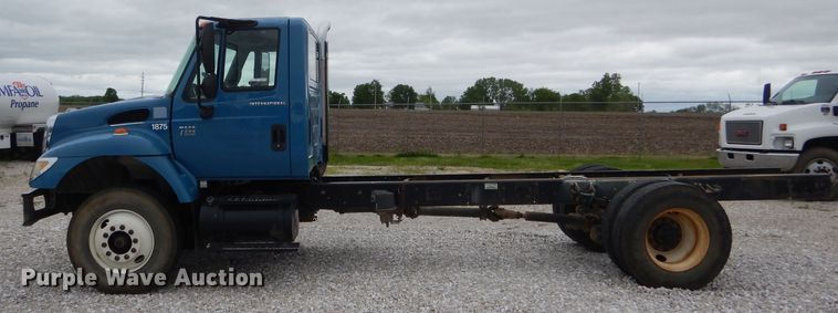 image for item GO9669 2007 International 7300  truck cab and chassis