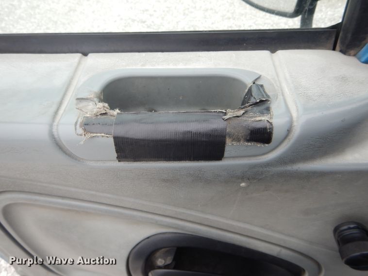 image for item GO9669 2007 International 7300  truck cab and chassis