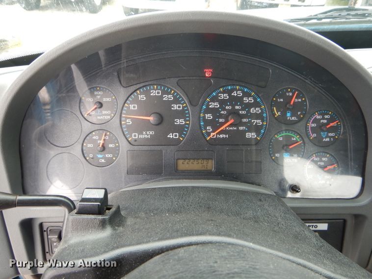 image for item GO9669 2007 International 7300  truck cab and chassis