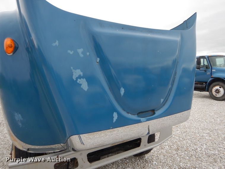 image for item GO9669 2007 International 7300  truck cab and chassis