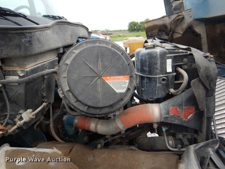 image for item GO9669 2007 International 7300  truck cab and chassis