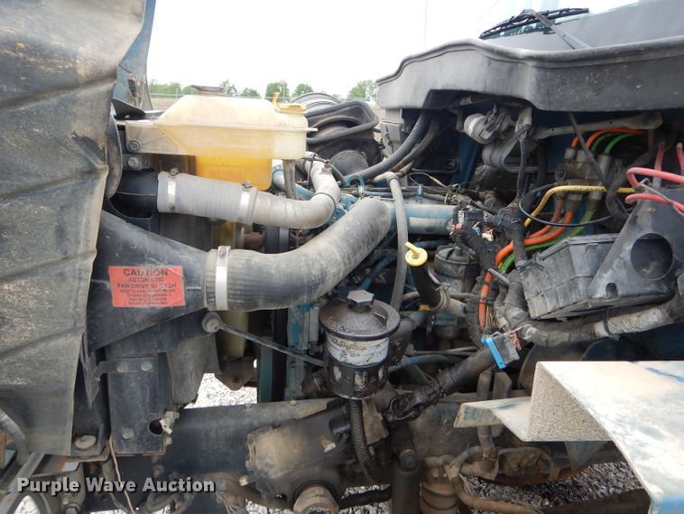 image for item GO9669 2007 International 7300  truck cab and chassis