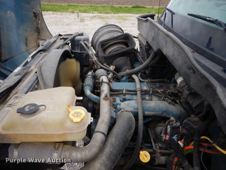 image for item GO9669 2007 International 7300  truck cab and chassis