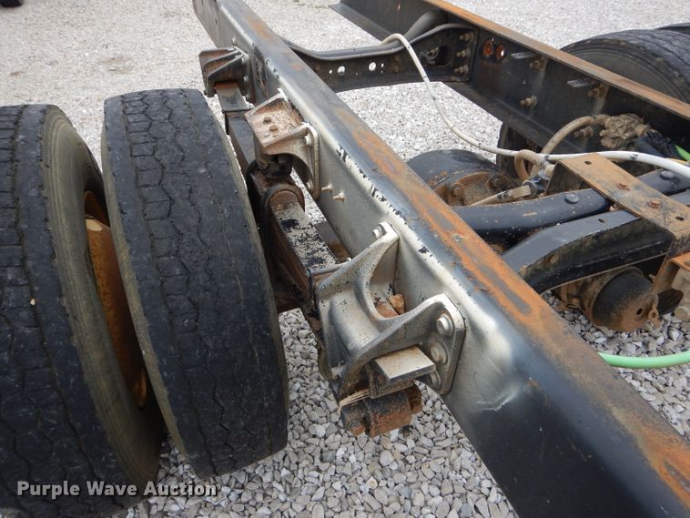 image for item GO9669 2007 International 7300  truck cab and chassis