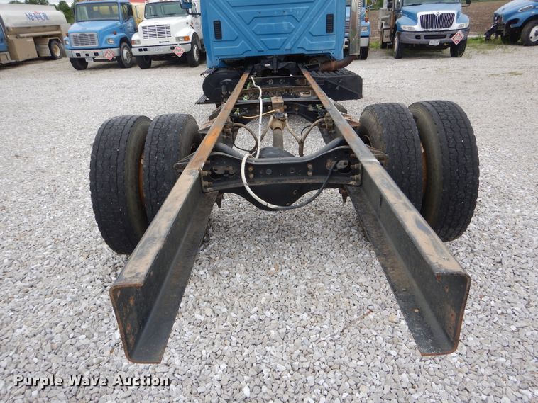 image for item GO9669 2007 International 7300  truck cab and chassis