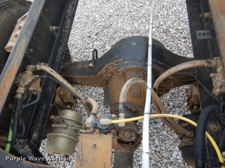 image for item GO9669 2007 International 7300  truck cab and chassis