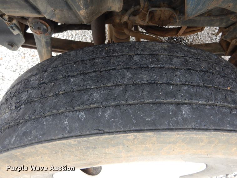 image for item GO9669 2007 International 7300  truck cab and chassis