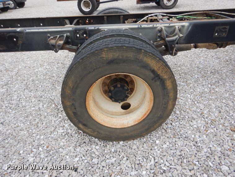 image for item GO9669 2007 International 7300  truck cab and chassis