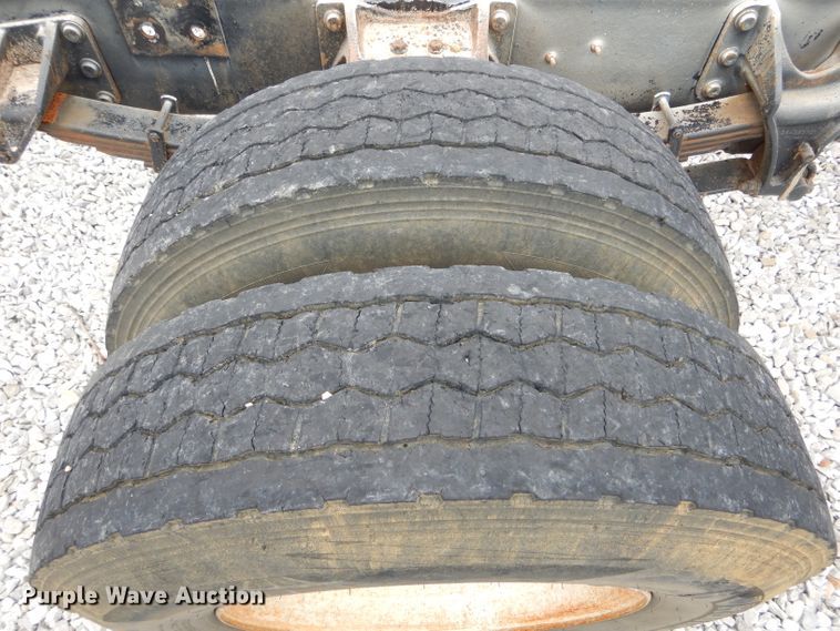 image for item GO9669 2007 International 7300  truck cab and chassis