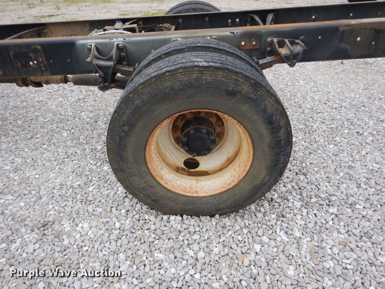 image for item GO9669 2007 International 7300  truck cab and chassis