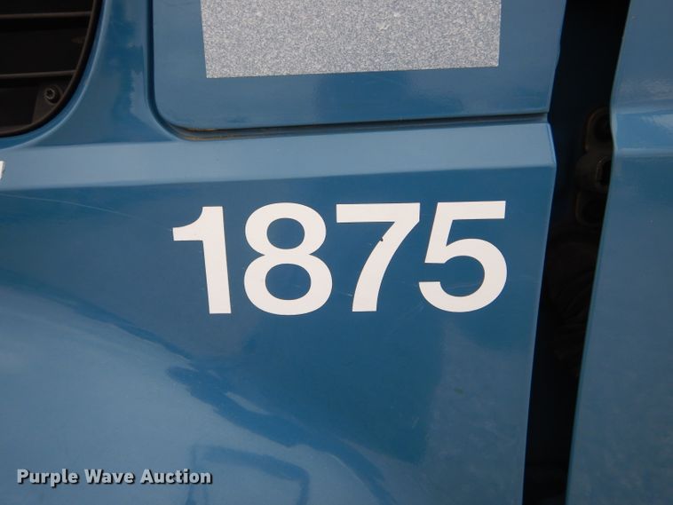 image for item GO9669 2007 International 7300  truck cab and chassis