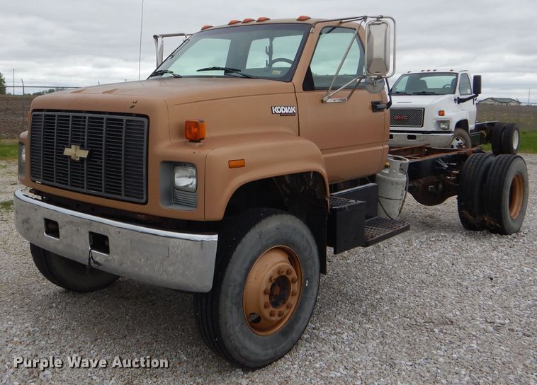 image for item GO9670 1995 Chevrolet Kodiak C5500  truck cab and chassis