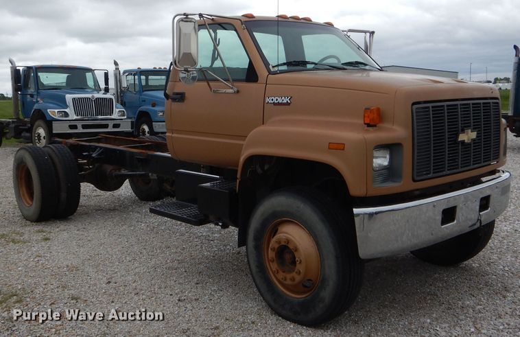 image for item GO9670 1995 Chevrolet Kodiak C5500  truck cab and chassis